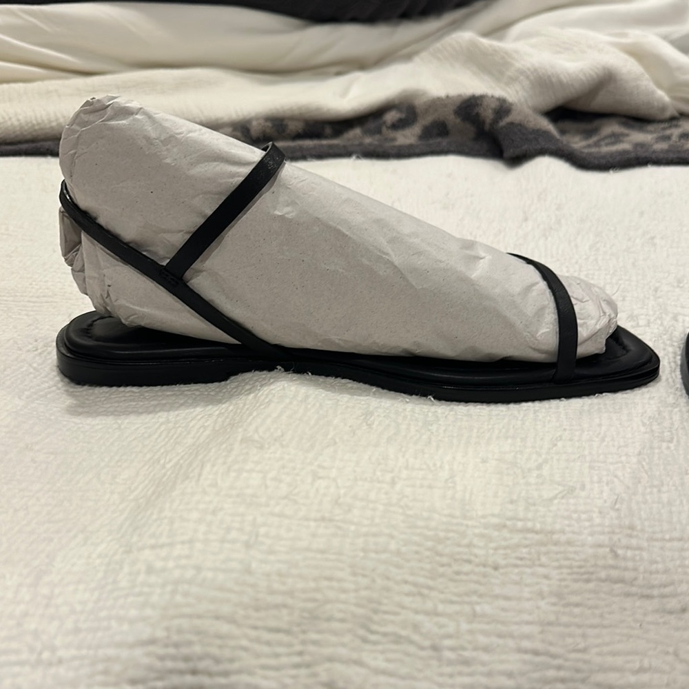 Reformation Black Minimalist Square-Toe Leather Sandals - Picture 5 of 12